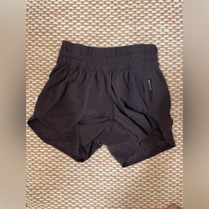 Lululemon hotty hot 2.5 shorts